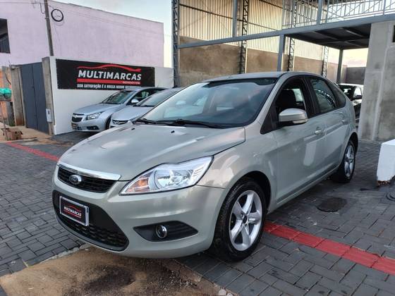 FORD FOCUS 1.6 GLX 8V FLEX 4P MANUAL FORD FOCUS 1.6 GLX 8V FLEX 4P MANUAL